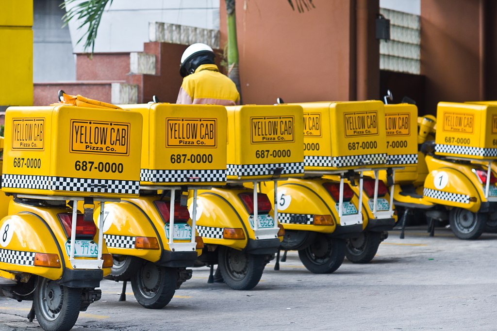 กล่องใส่อาหารสำหรับร้านเดลิเวอรี่ควรเลือกแบบไหนดี 6 Manila Philippines Pizza Taxi in Makati Business District 01